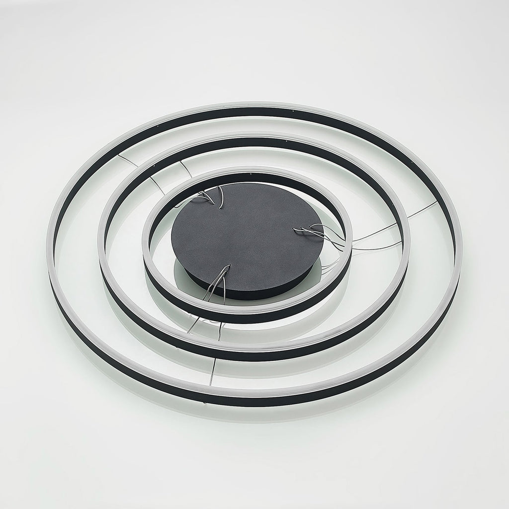 LED pendellampe Albiona 3 ringer dimbar svart metallring nærbilde
