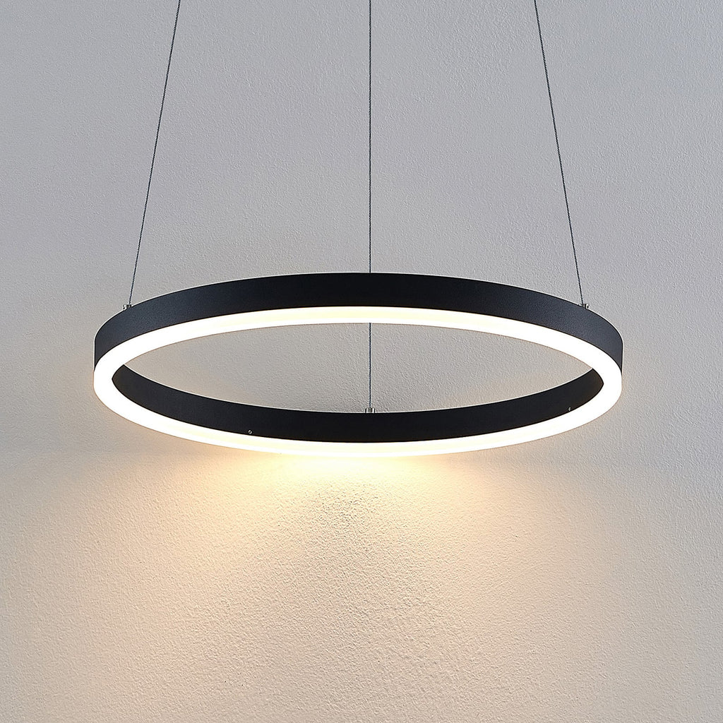 LED pendellampe Albiona ringformet svart Ø40 cm opphengsdetalj
