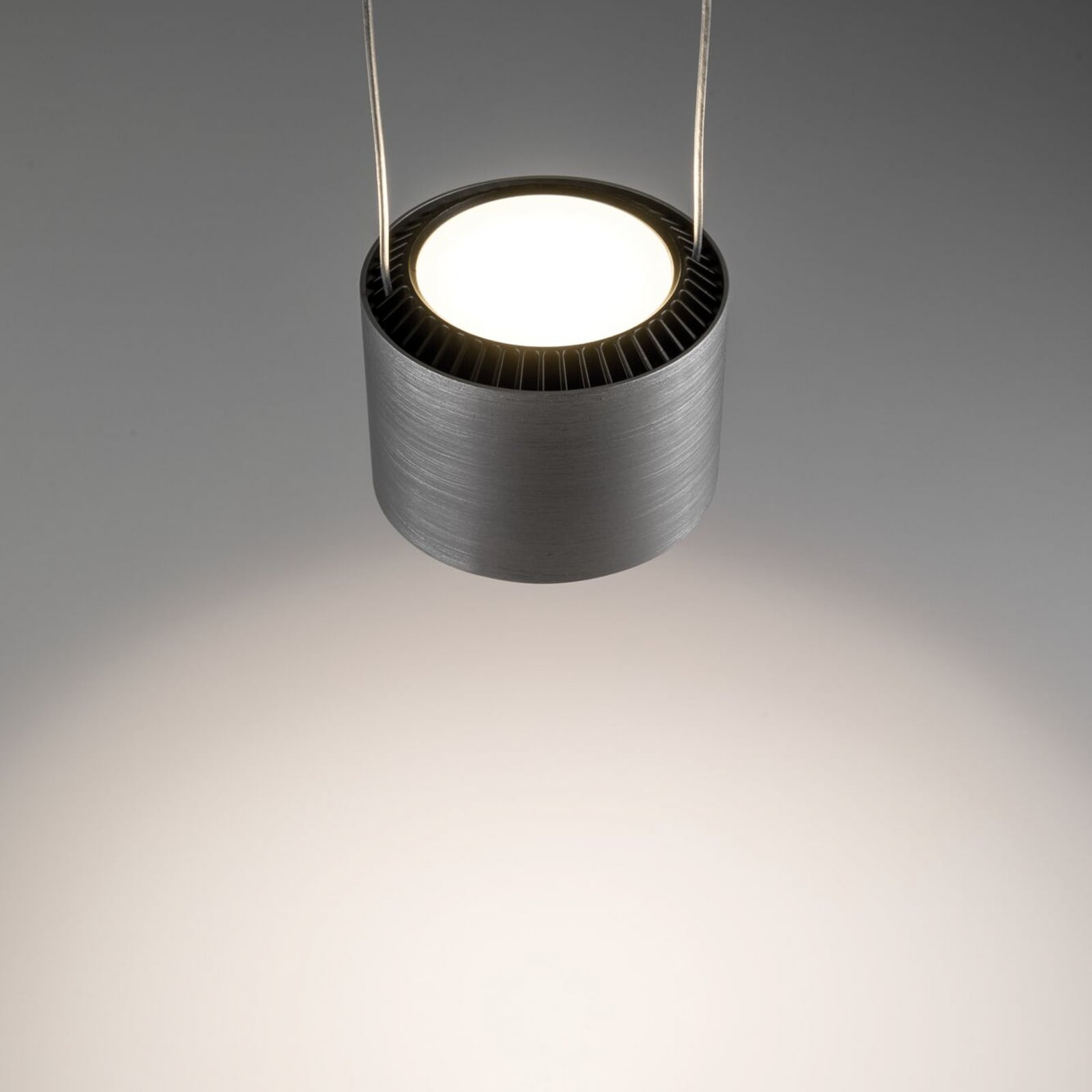 LED pendellampe Aldan 3-lys dimbar aluminium 67 cm svart detalj