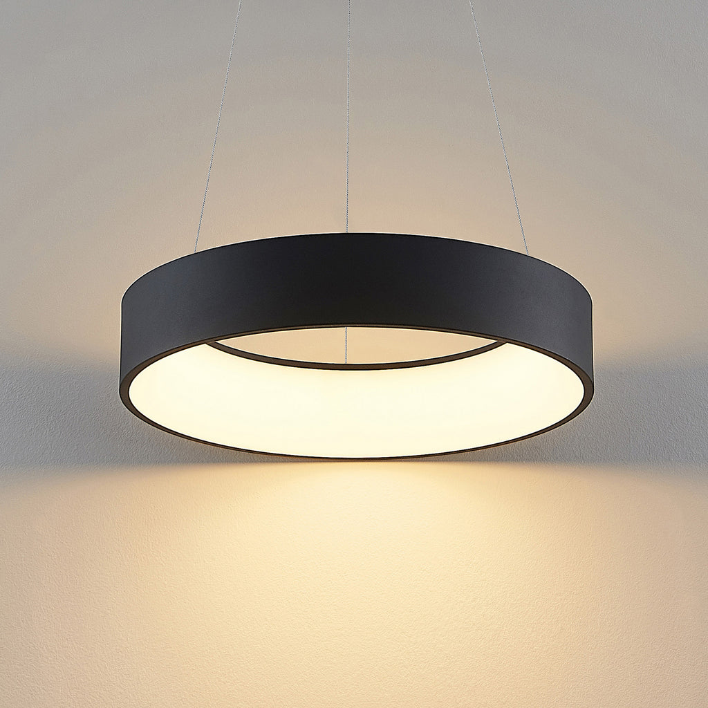 LED pendellampe Aleksi svart Ø45 cm CCT dimbar sideprofil