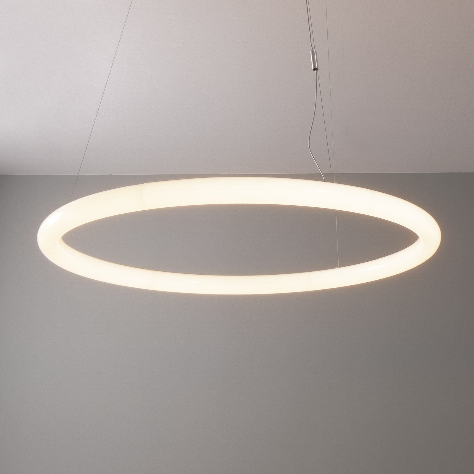 LED pendellampe Alphabet of light sirkulær dimbar Ø90 cm forfra