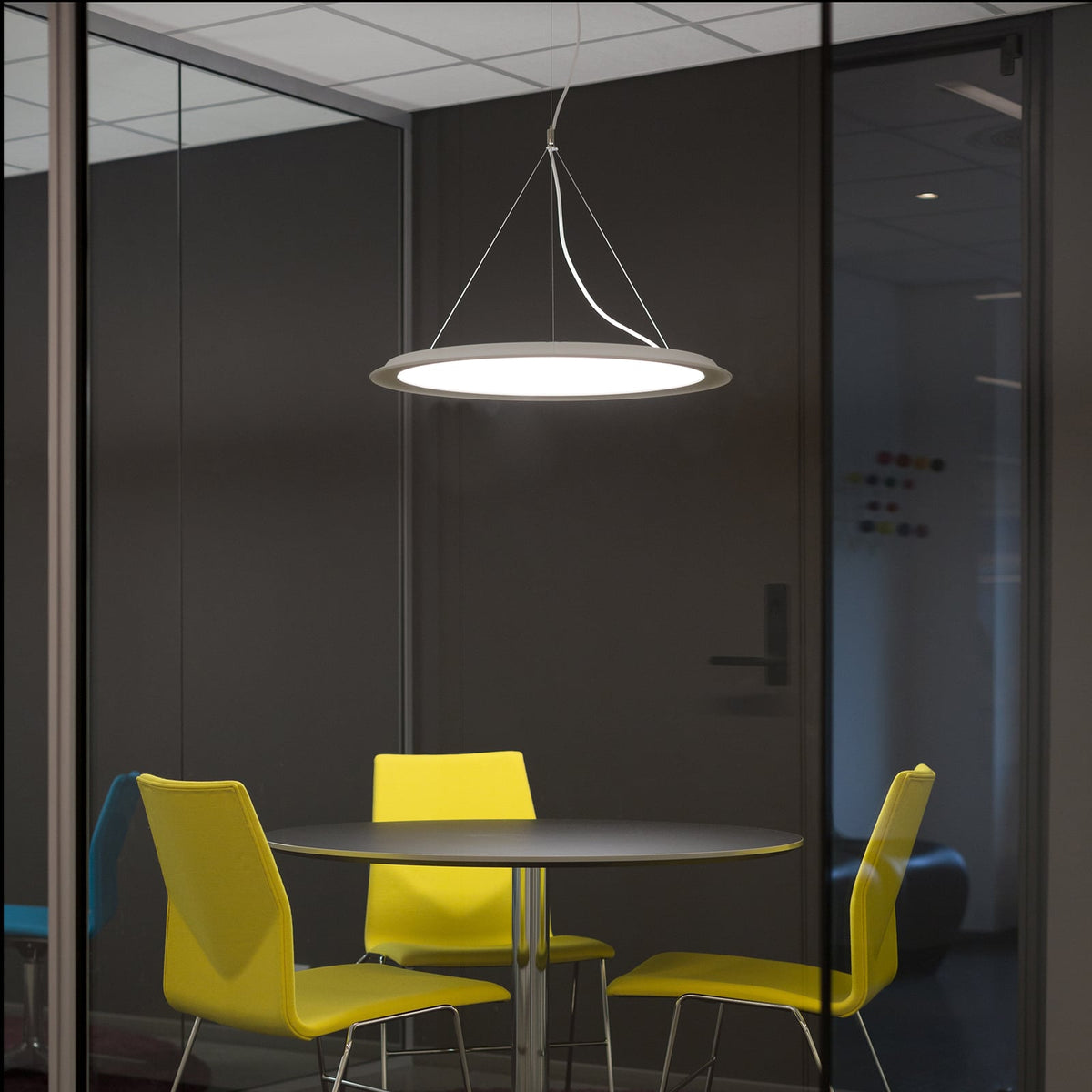 LED pendellampe Appareo rund dimbar DALI detalj av akryldiffusor