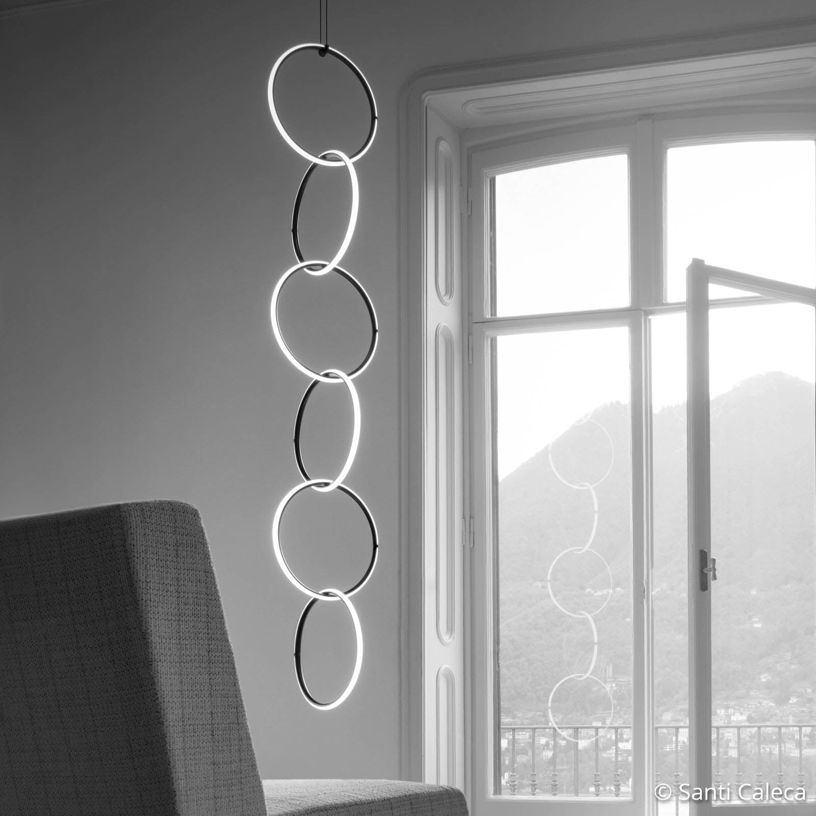 LED pendellampe Arrangements 2 aluminium dimbar 50W - FLOS montert i rom