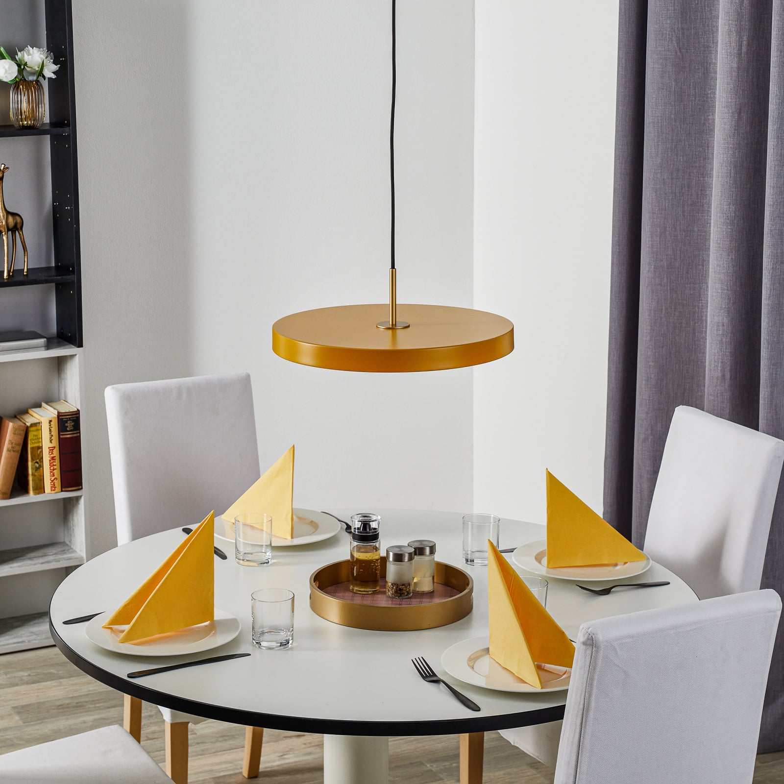 LED pendellampe Asteria Medium gul/messing dimbar Ø43 cm detalj