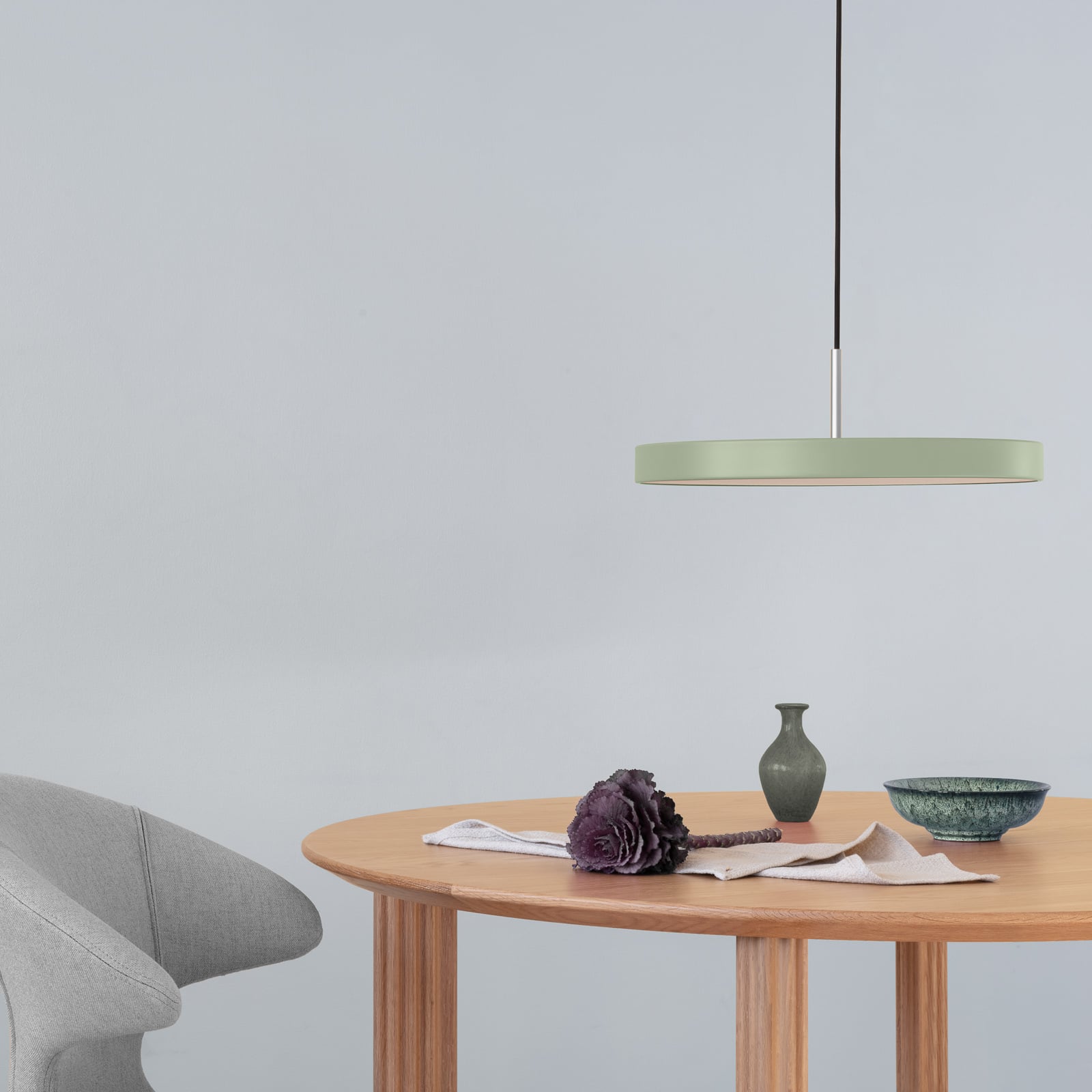 LED pendellampe Asteria Medium lysgrønn montert i rom