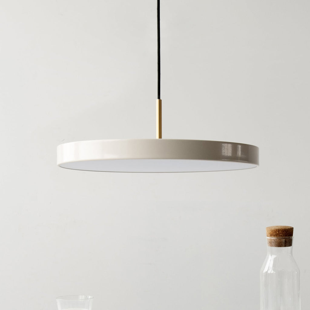 LED pendellampe Asteria Medium perlemor messing forfra