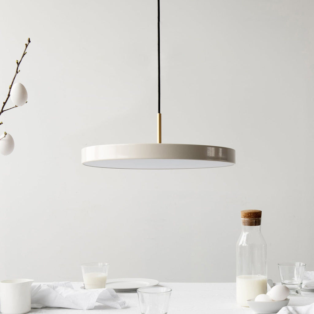 LED pendellampe Asteria Medium perlemor messing oppheng