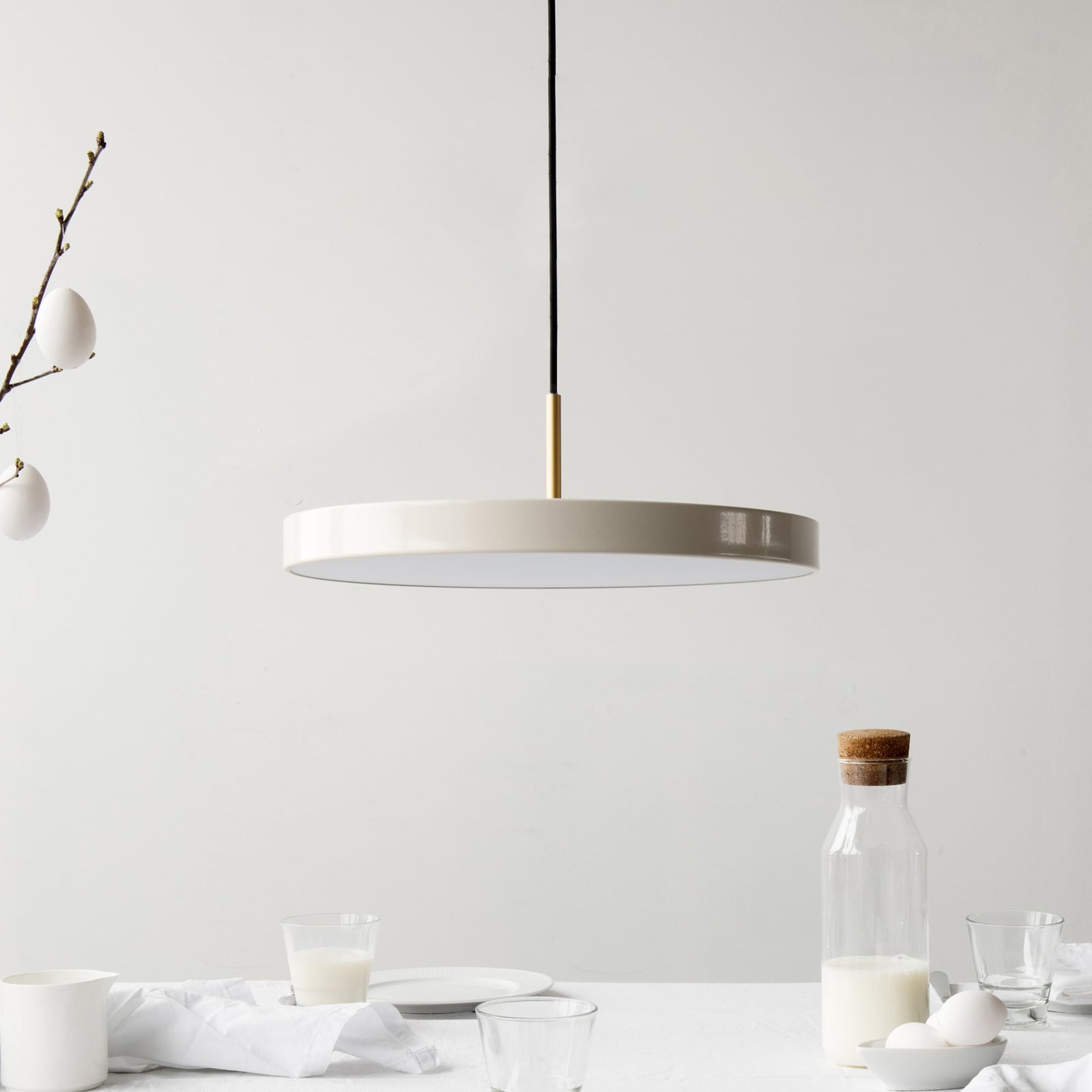 LED pendellampe Asteria Medium perlemor messing oppheng