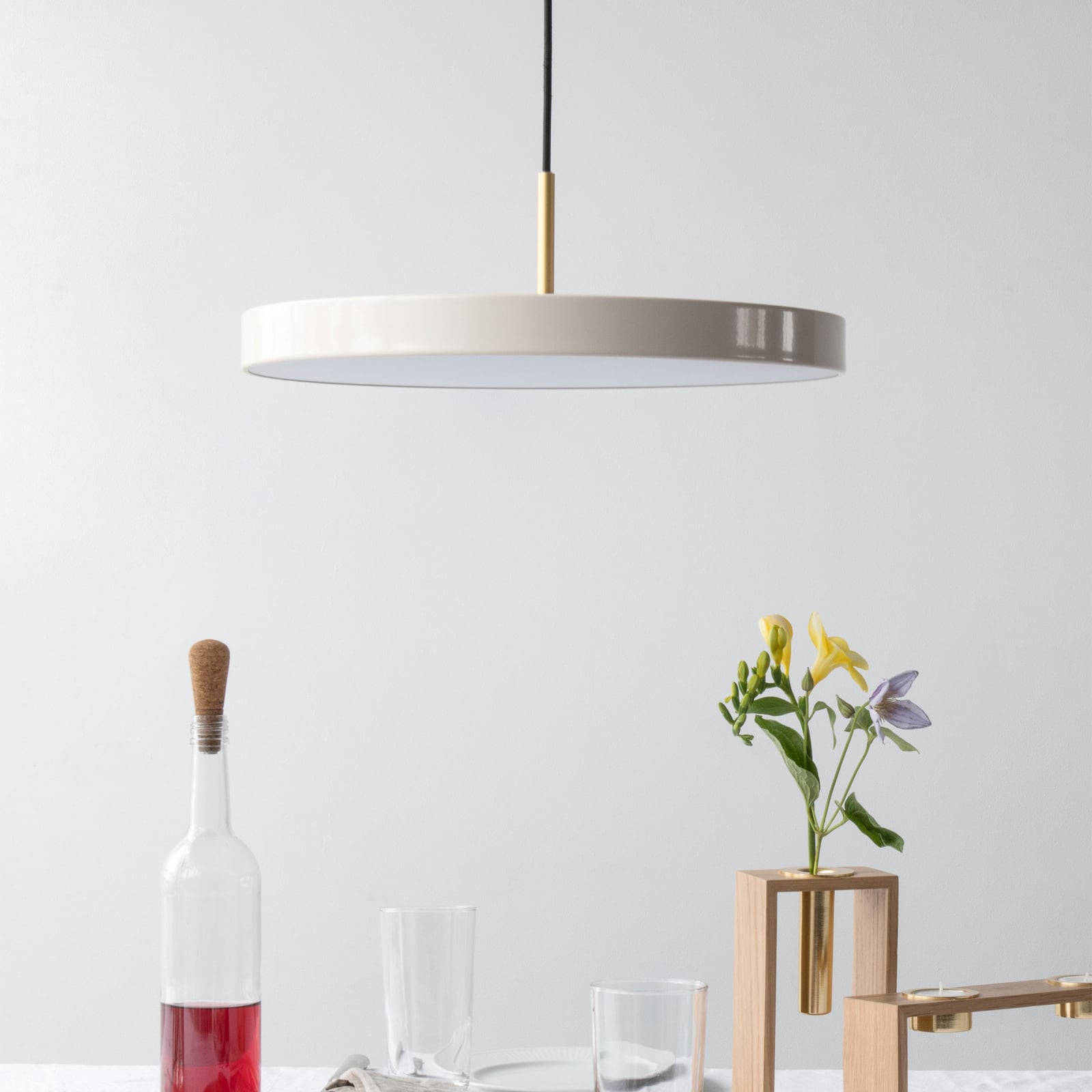 LED pendellampe Asteria Medium perlemor messing design