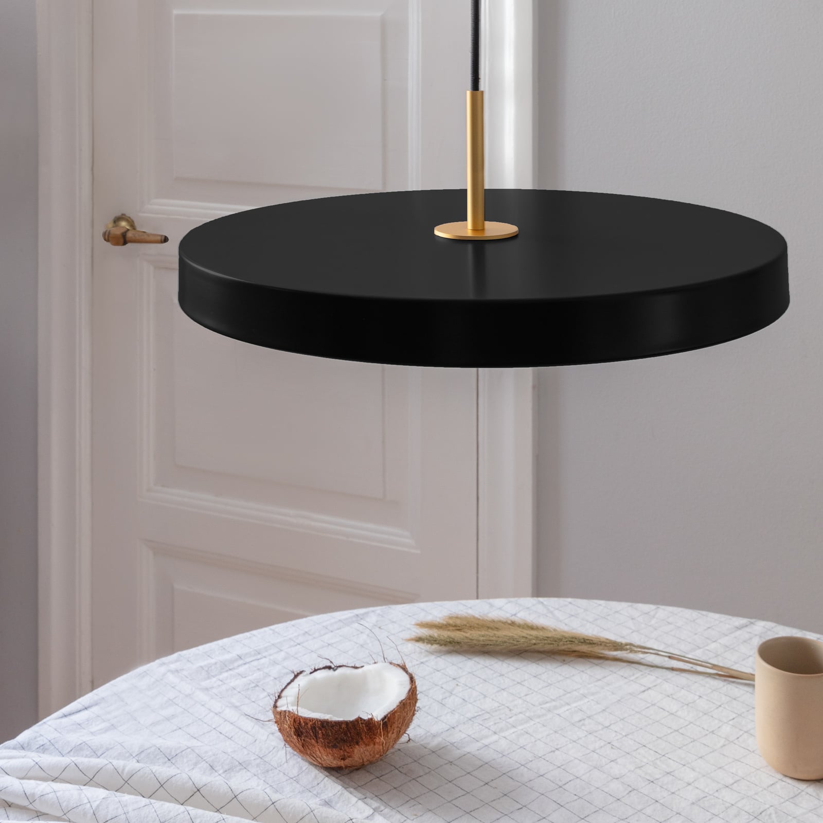 LED pendellampe Asteria medium Ø43 cm svart dimbar forfra