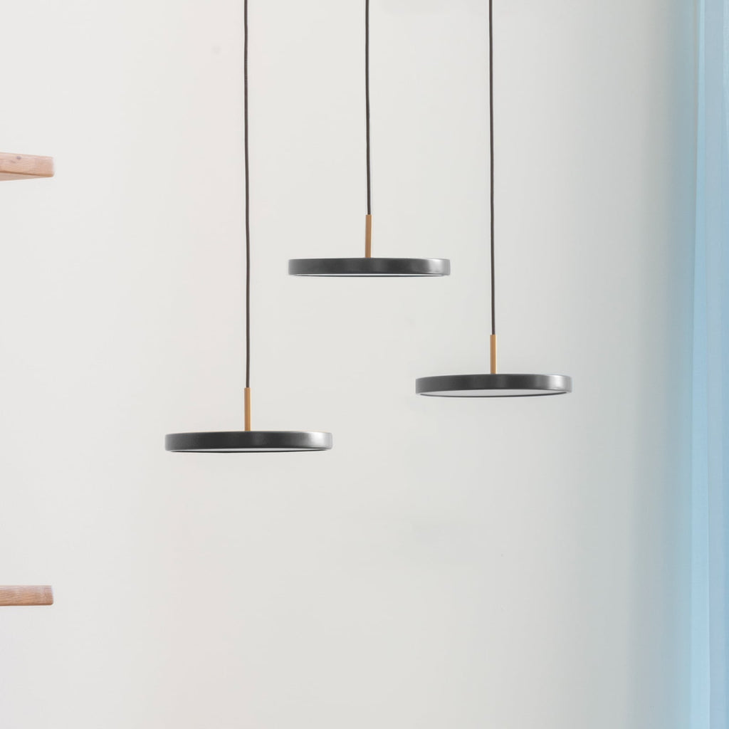 Detalj av LED pendellampe Asteria Micro V2 dimbar antrasitt Ø15 cm