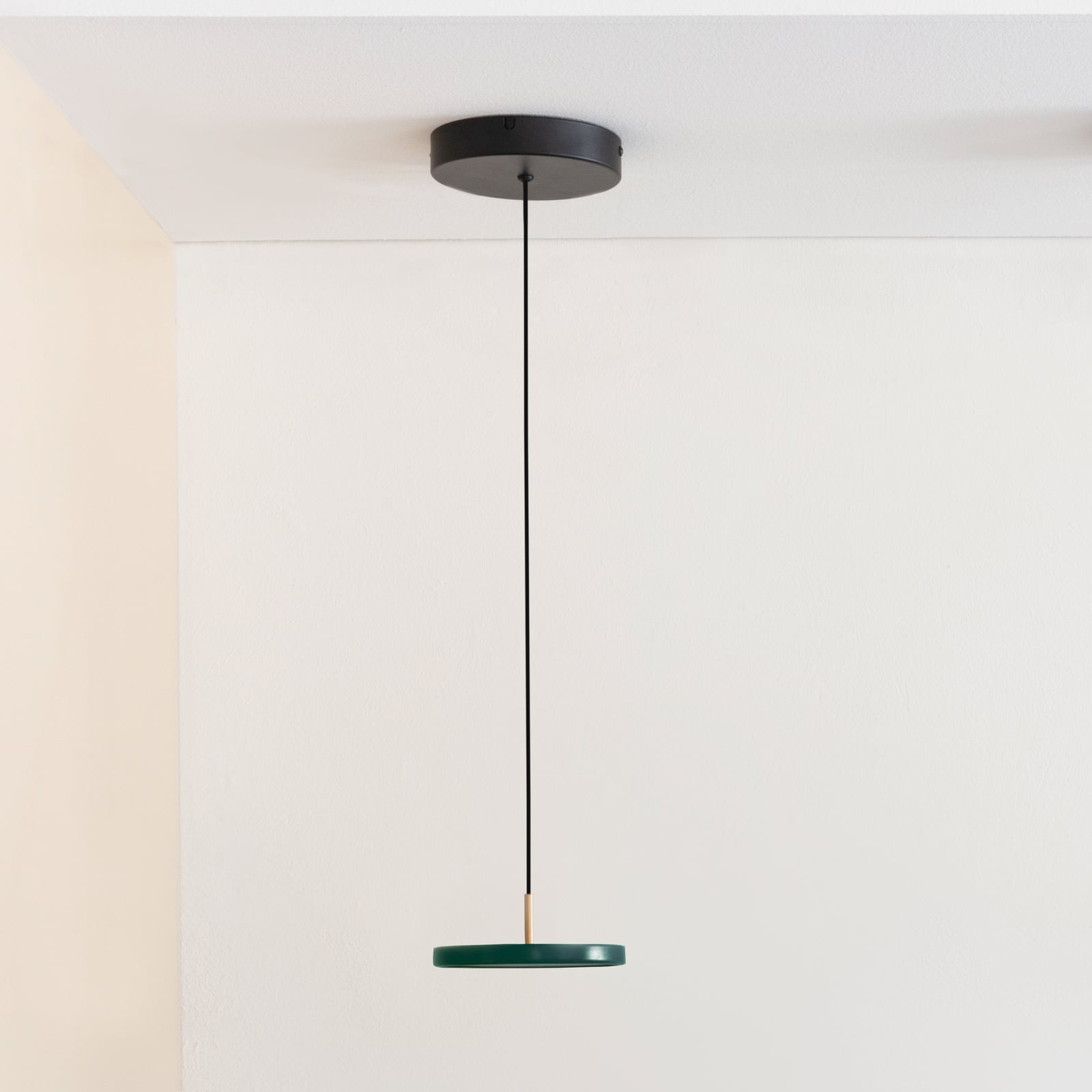 LED pendellampe Asteria Micro V2 dimbar skoggrønn Ø15 cm forfra