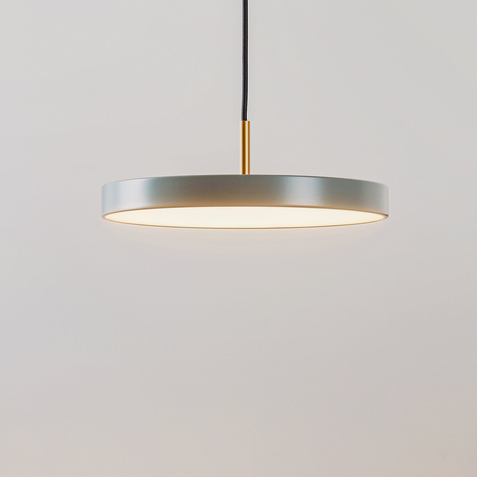 LED pendellampe Asteria Mini lysegrønn/messing forfra