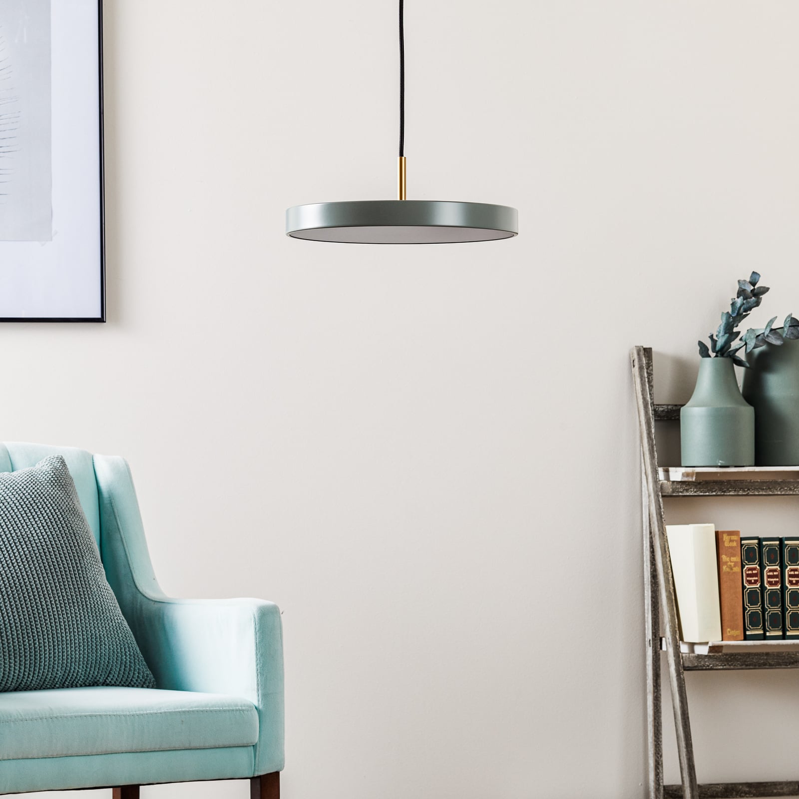 LED pendellampe Asteria Mini lysegrønn/messing detalj av lampe