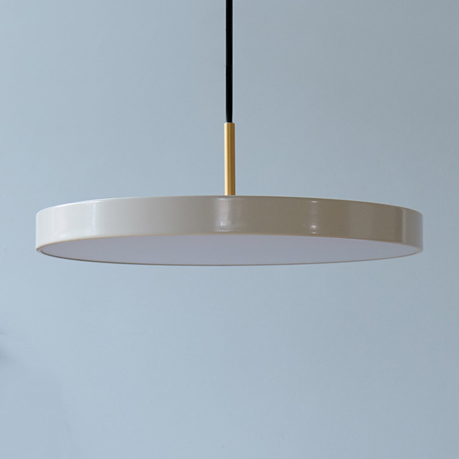 LED pendellampe Asteria Mini perlehvit/messing forfra