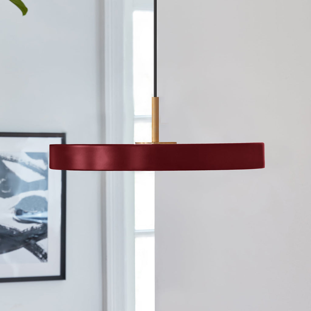 LED pendellampe Asteria Mini rubinrød/messing forfra
