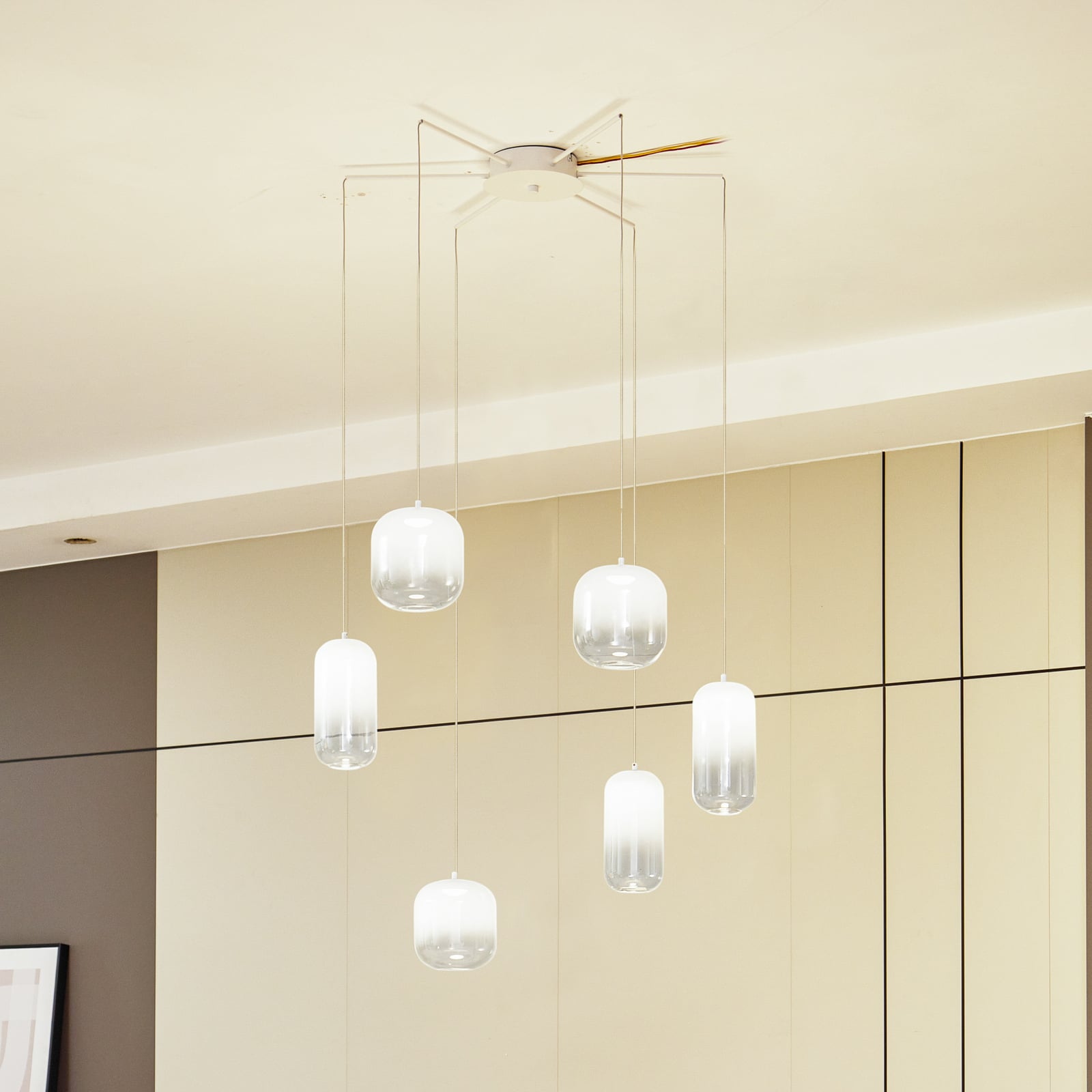 LED pendellampe Avelina 6-lys glass/metall hvit Ø77 cm forfra