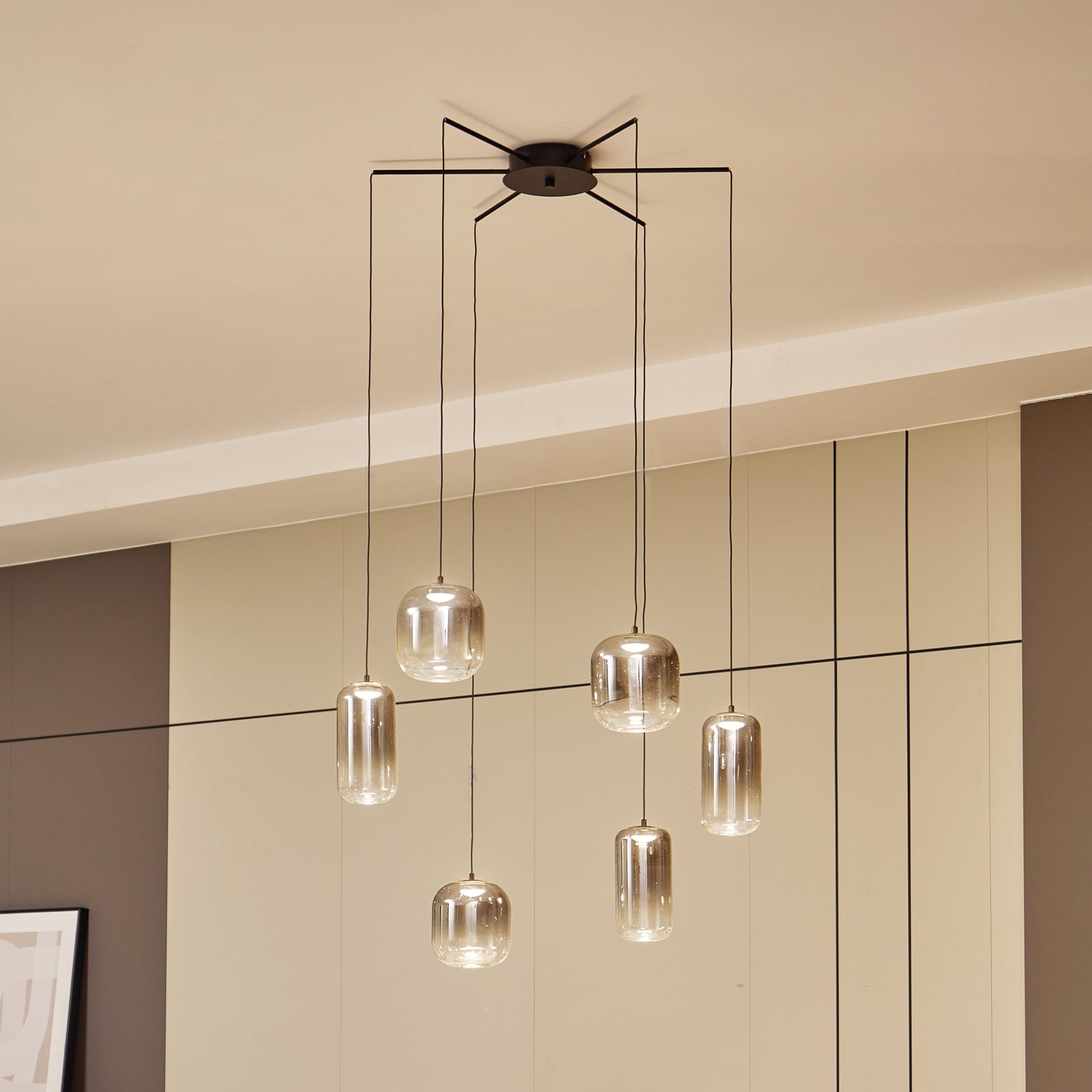 LED pendellampe Avelina 6-lys røykgrå glass Ø77 cm forfra