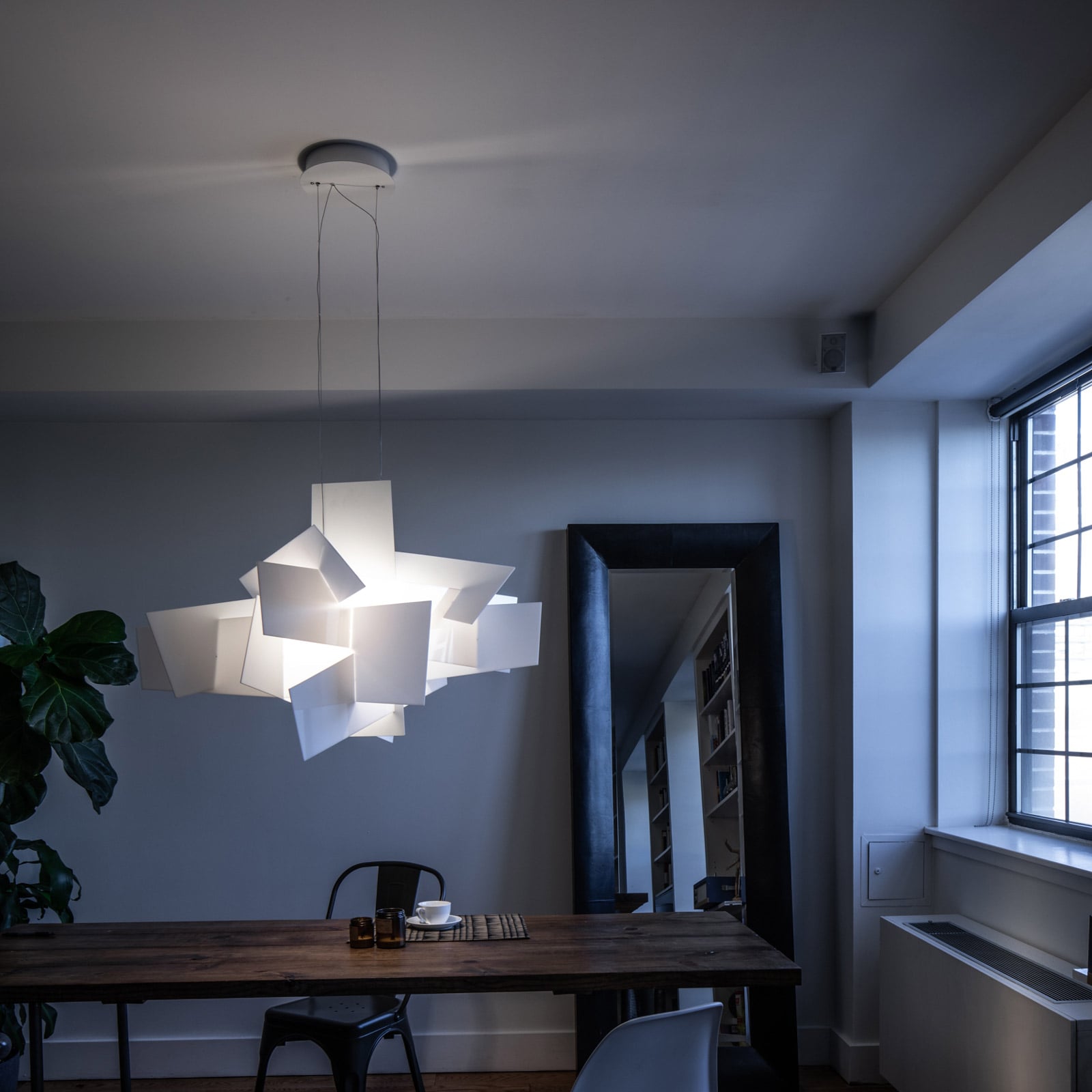 Detalj av LED pendellampe Big Bang dimbar hvit Ø96 cm Foscarini