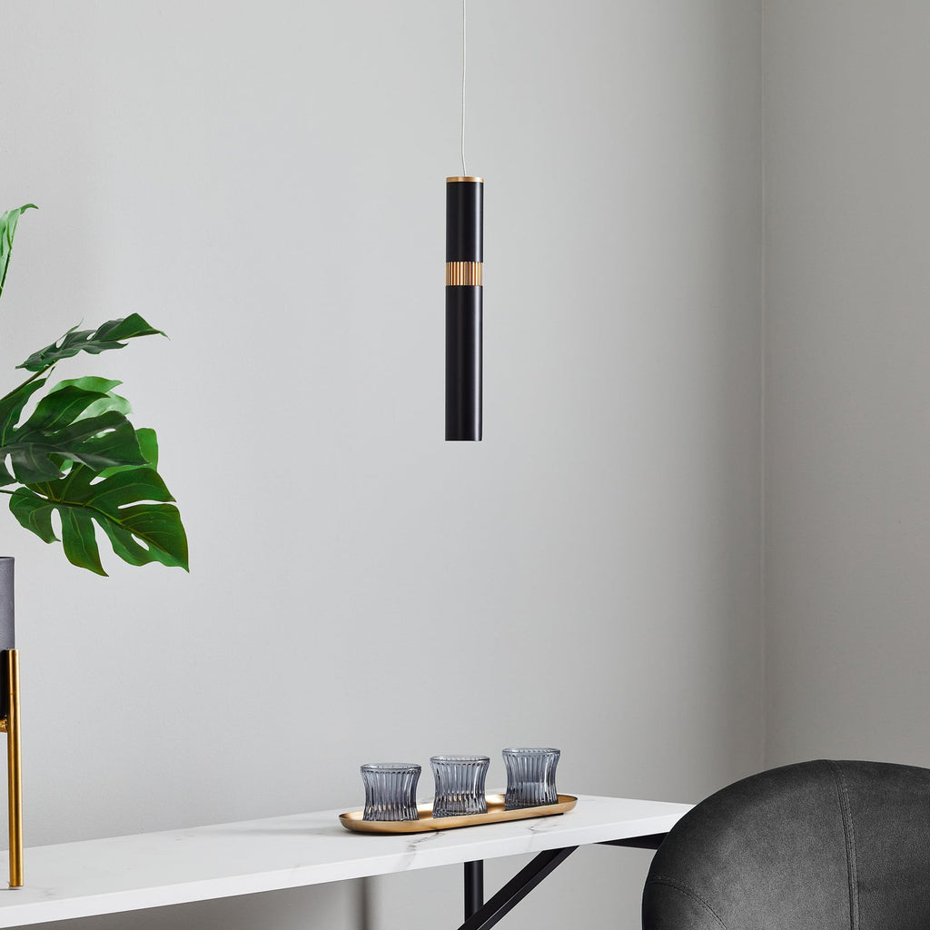 LED pendellampe Bjarko svart/messing detalj messingring