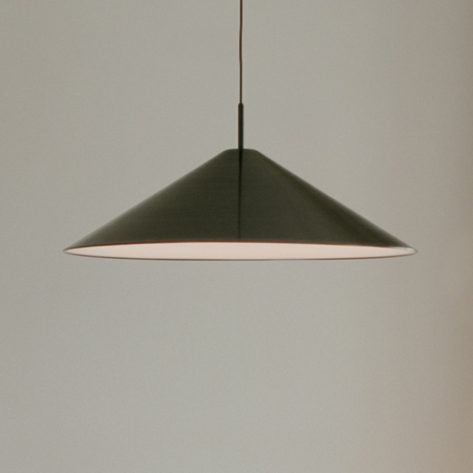 LED pendellampe Brolly dimbar svart aluminium Ø70 cm forfra