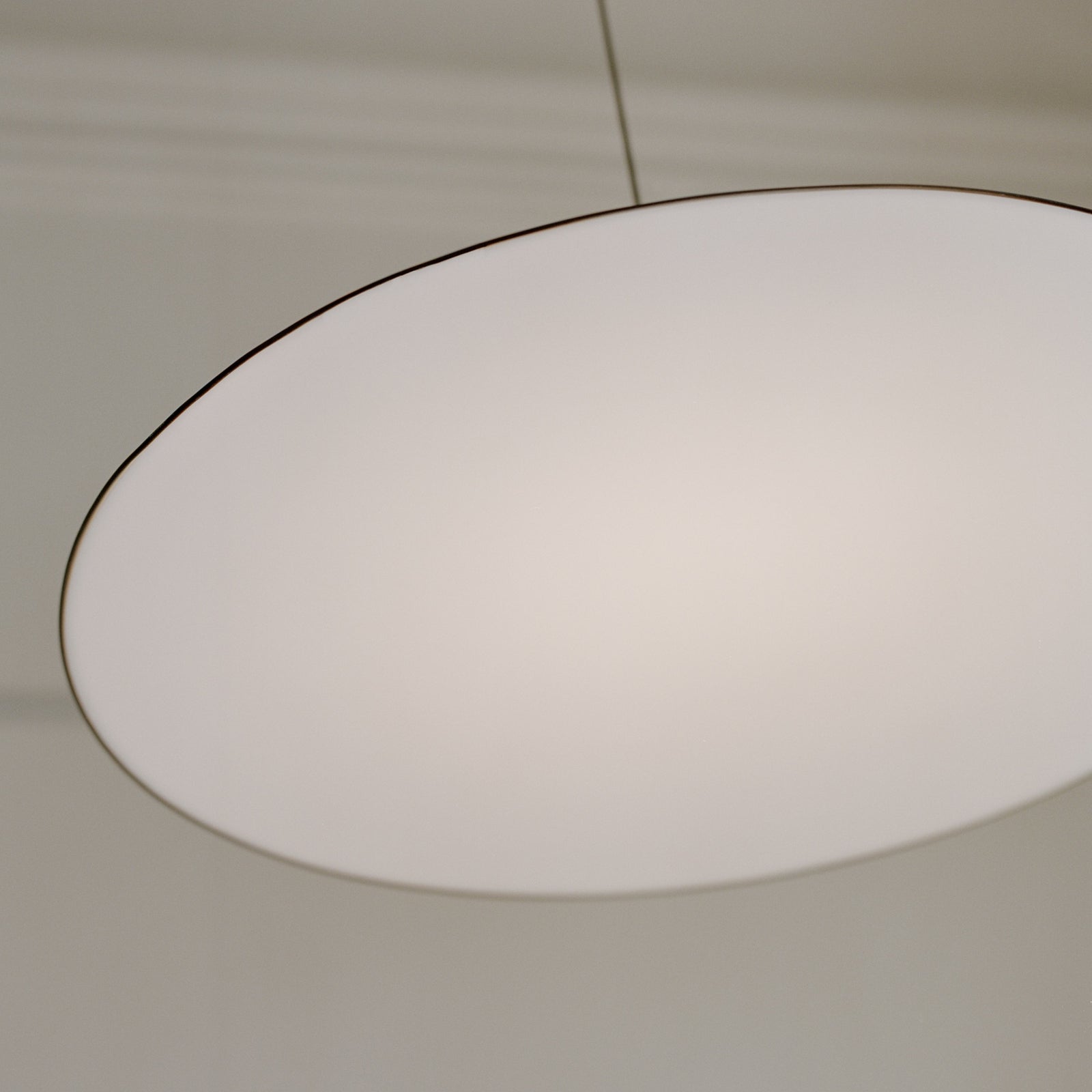 LED pendellampe Brolly dimbar svart aluminium Ø70 cm nærbilde av overflate