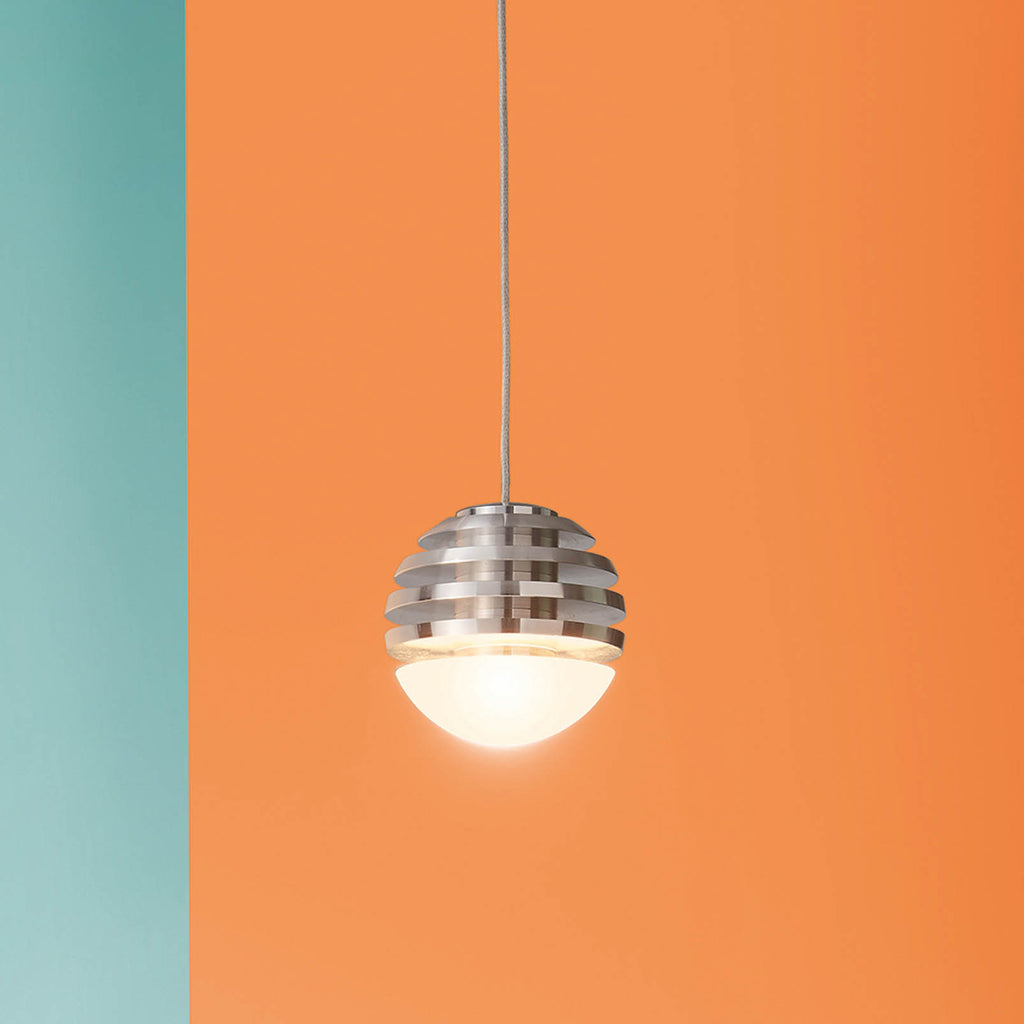 LED pendellampe Bulo Micro dimbar aluminium Ø12,5 cm montert i stue