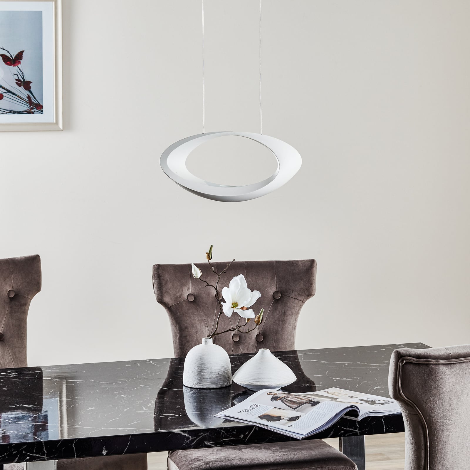 LED pendellampe Cabildo Artemide montert i stue