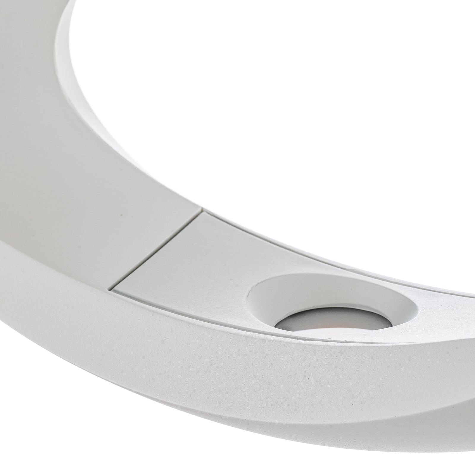 LED pendellampe Cabildo Artemide oppheng og ledning