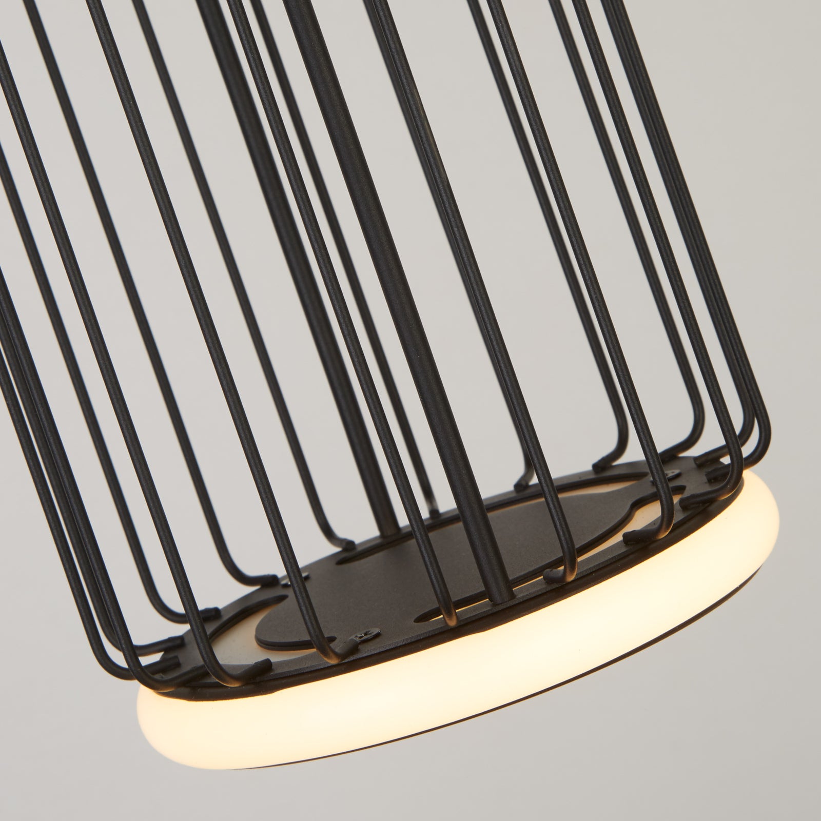 LED pendellampe Cage svart aluminium nærbilde