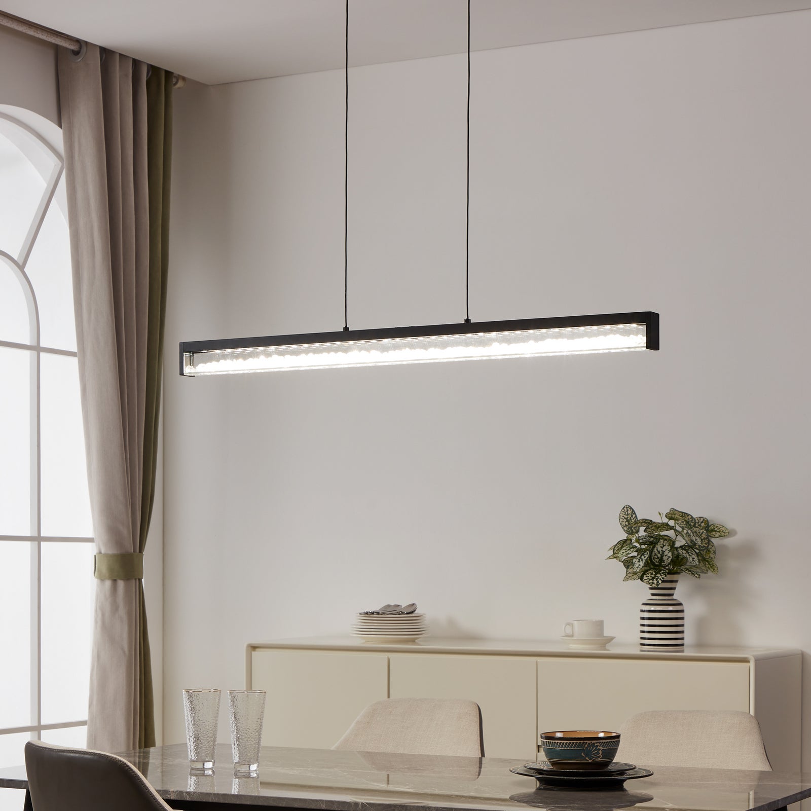 LED pendellampe Cardito CCT dimbar svart 100 cm bakside