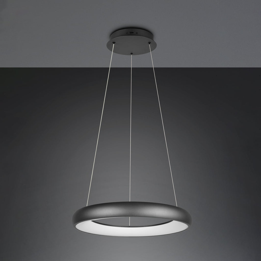 LED pendellampe Cardona montert i moderne rom