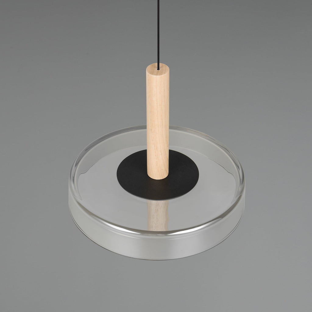 LED pendellampe Celeste dimbar glass og tre krom lys i bruk