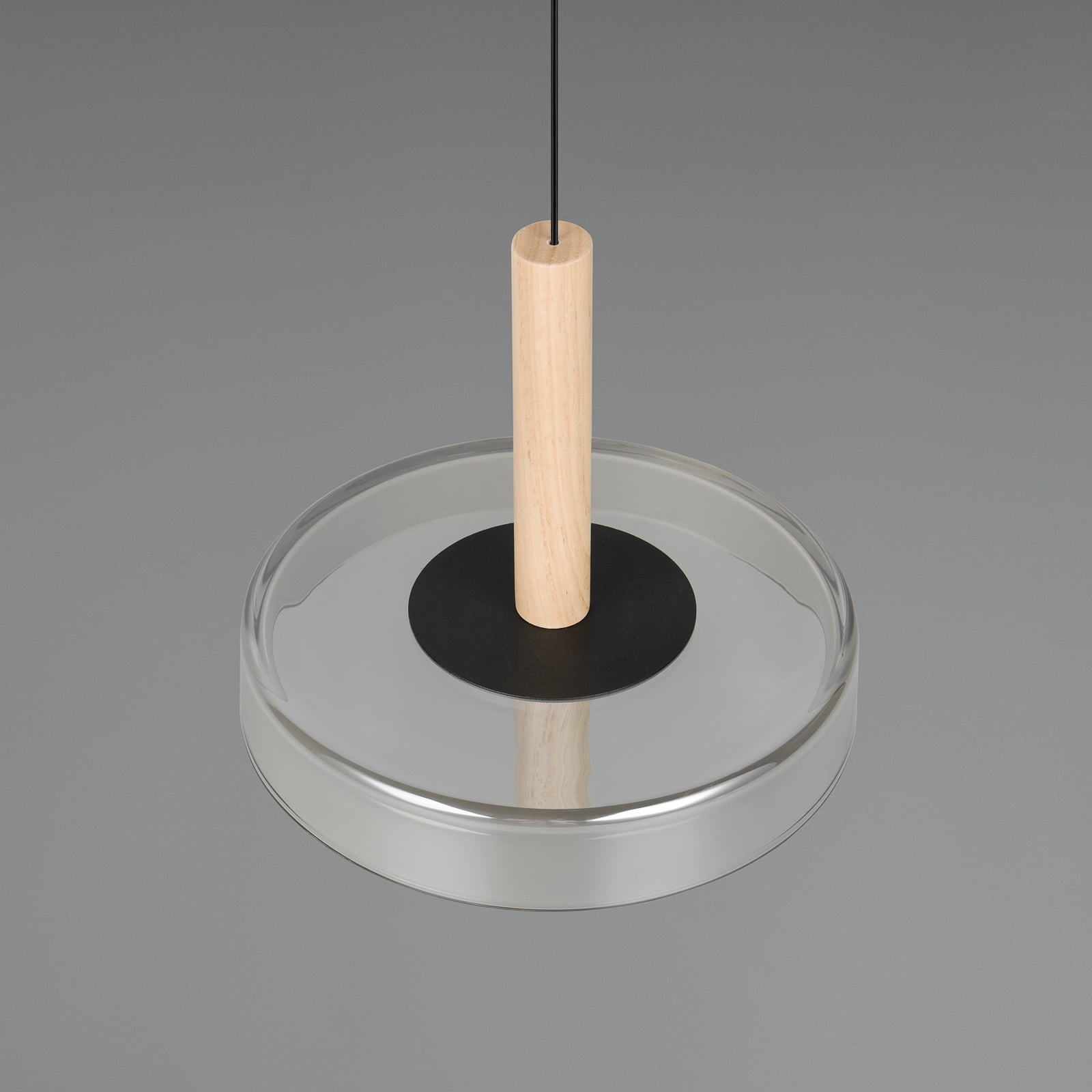 LED pendellampe Celeste dimbar glass og tre krom lys i bruk