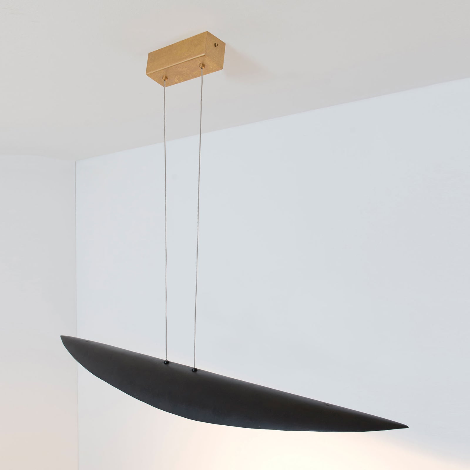 Nærbilde av LED pendellampe Chiasso svart-brun/gull jern dimbar 121 cm skjerm
