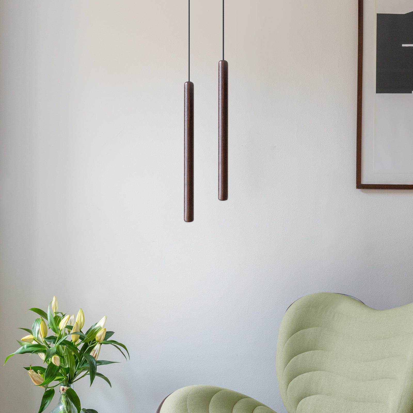 LED pendellampe Chimes Tall mørk eik montert i rom