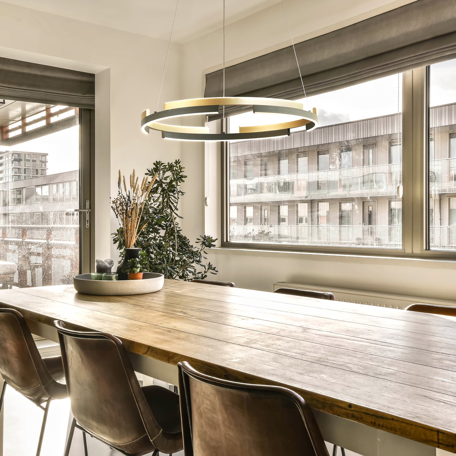 LED pendellampe Circly svart/gull Ø60 cm bakside