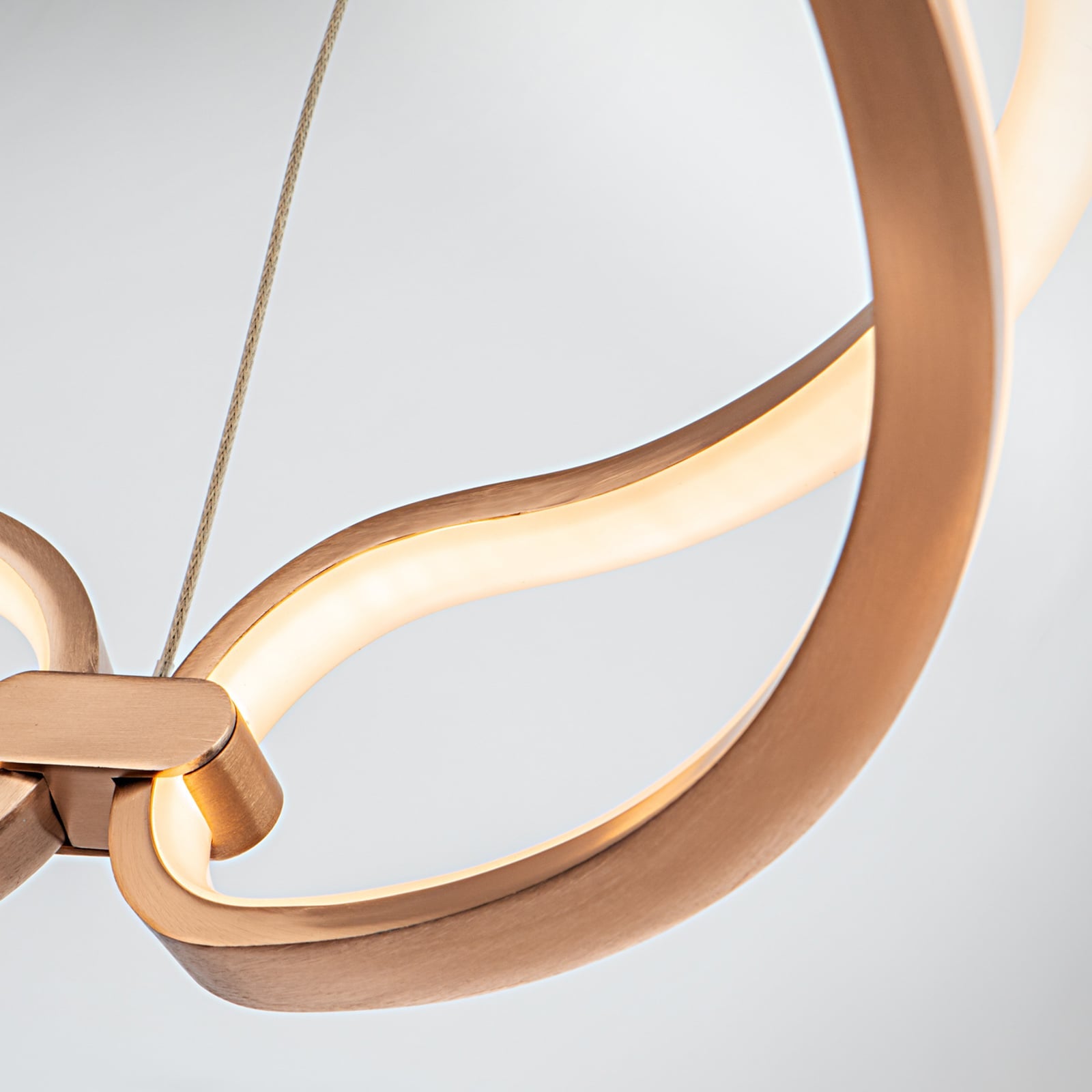 LED pendellampe Colette aluminium Ø60 cm roségull montert i rom
