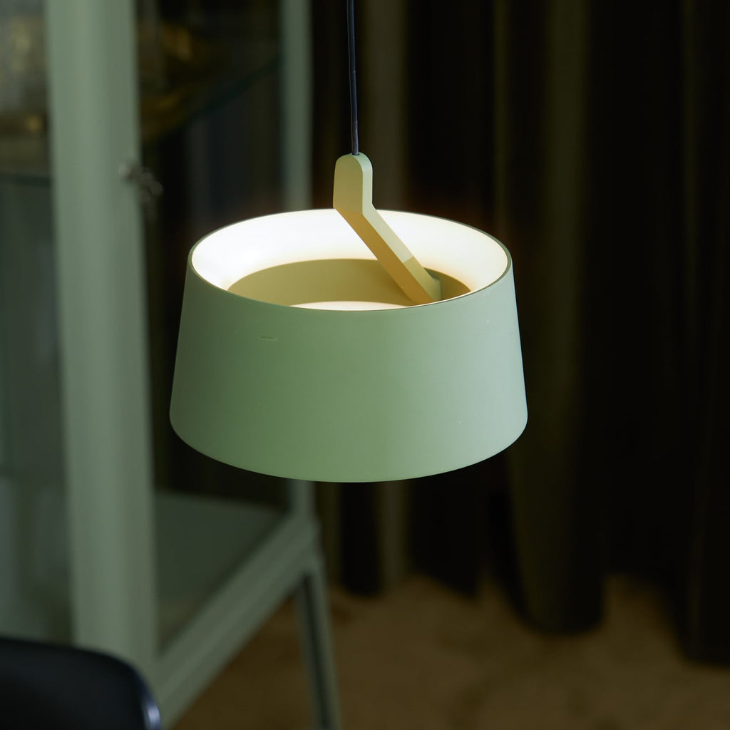 Bakside av LED pendellampe Cookie grønn aluminium dimbar
