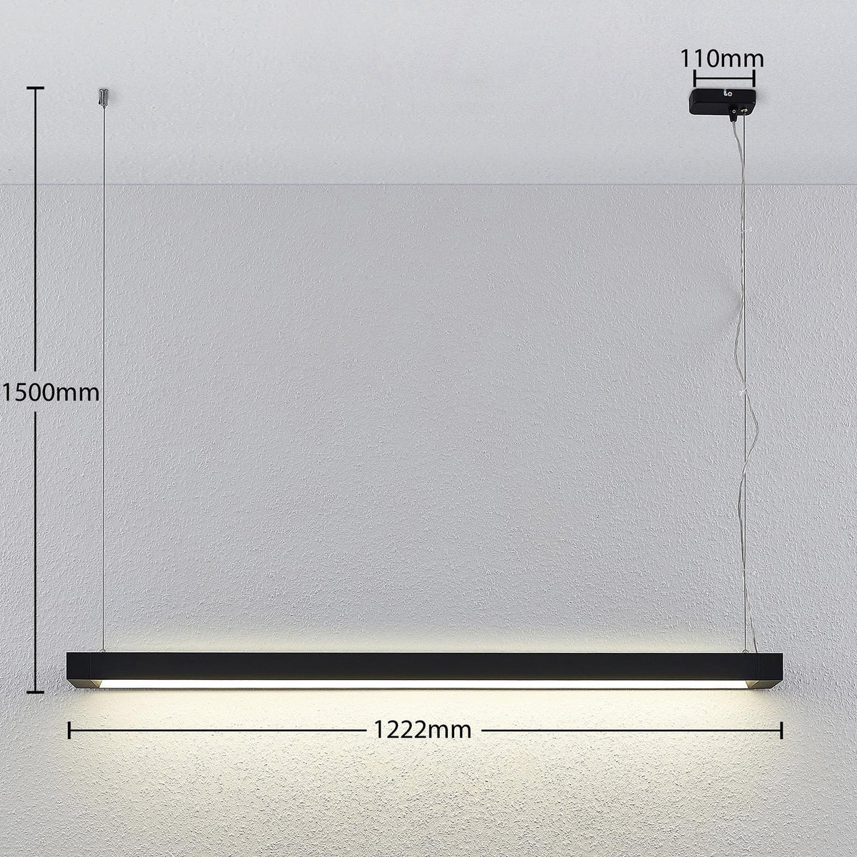 LED pendellampe Cuna svart aluminium 122 cm med lys på