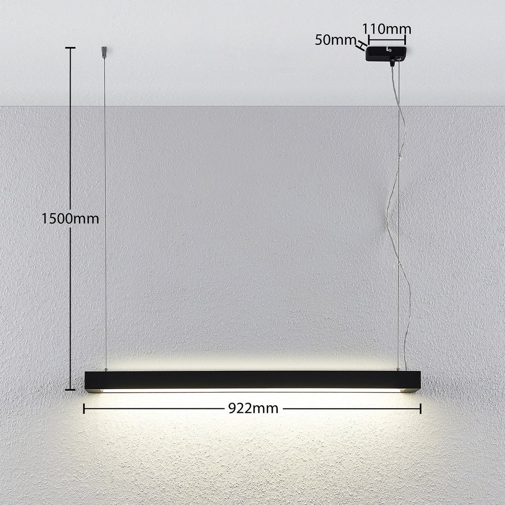 LED pendellampe Cuna svart aluminium 92 cm montert i rom