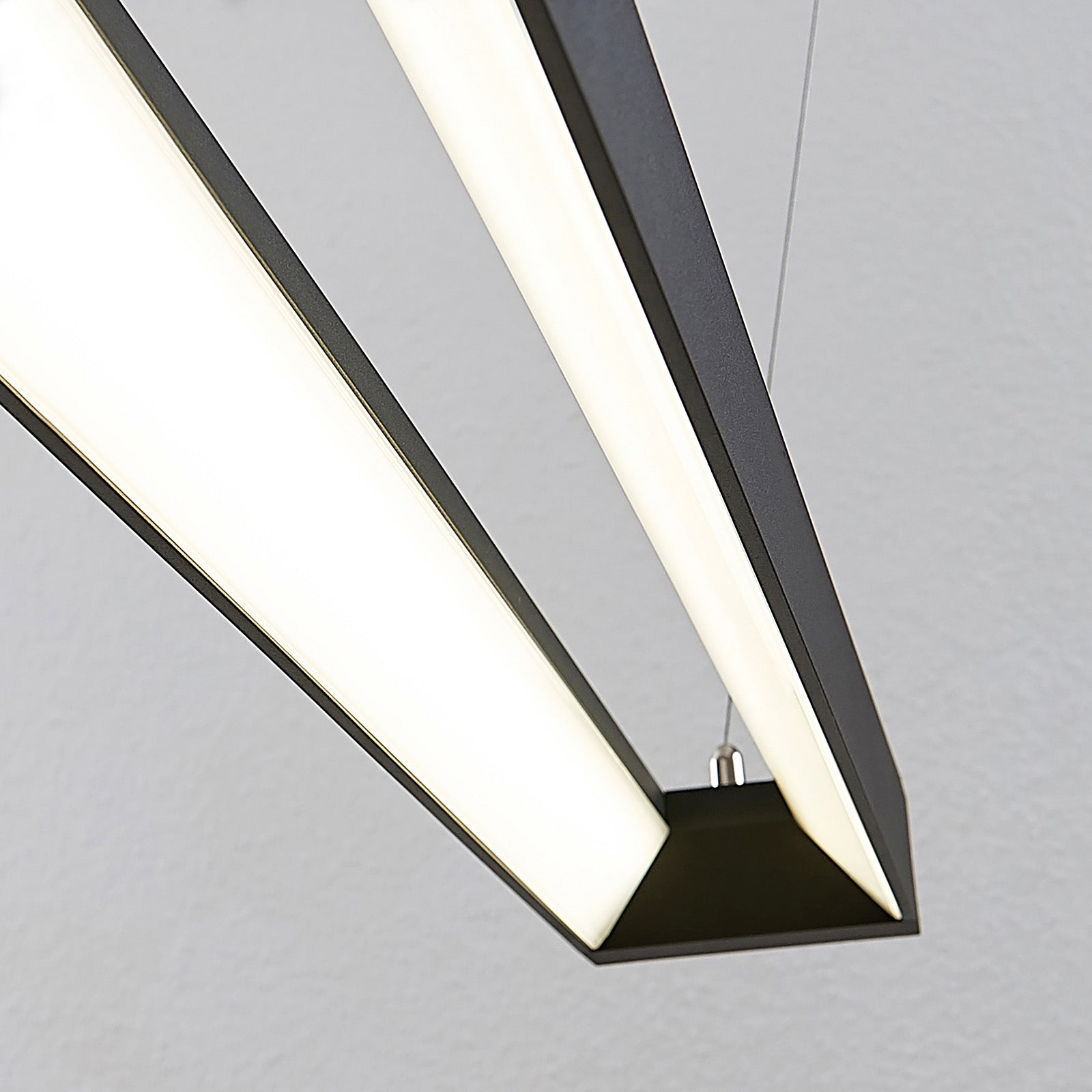 LED pendellampe Cuna svart aluminium 92 cm lysbilde