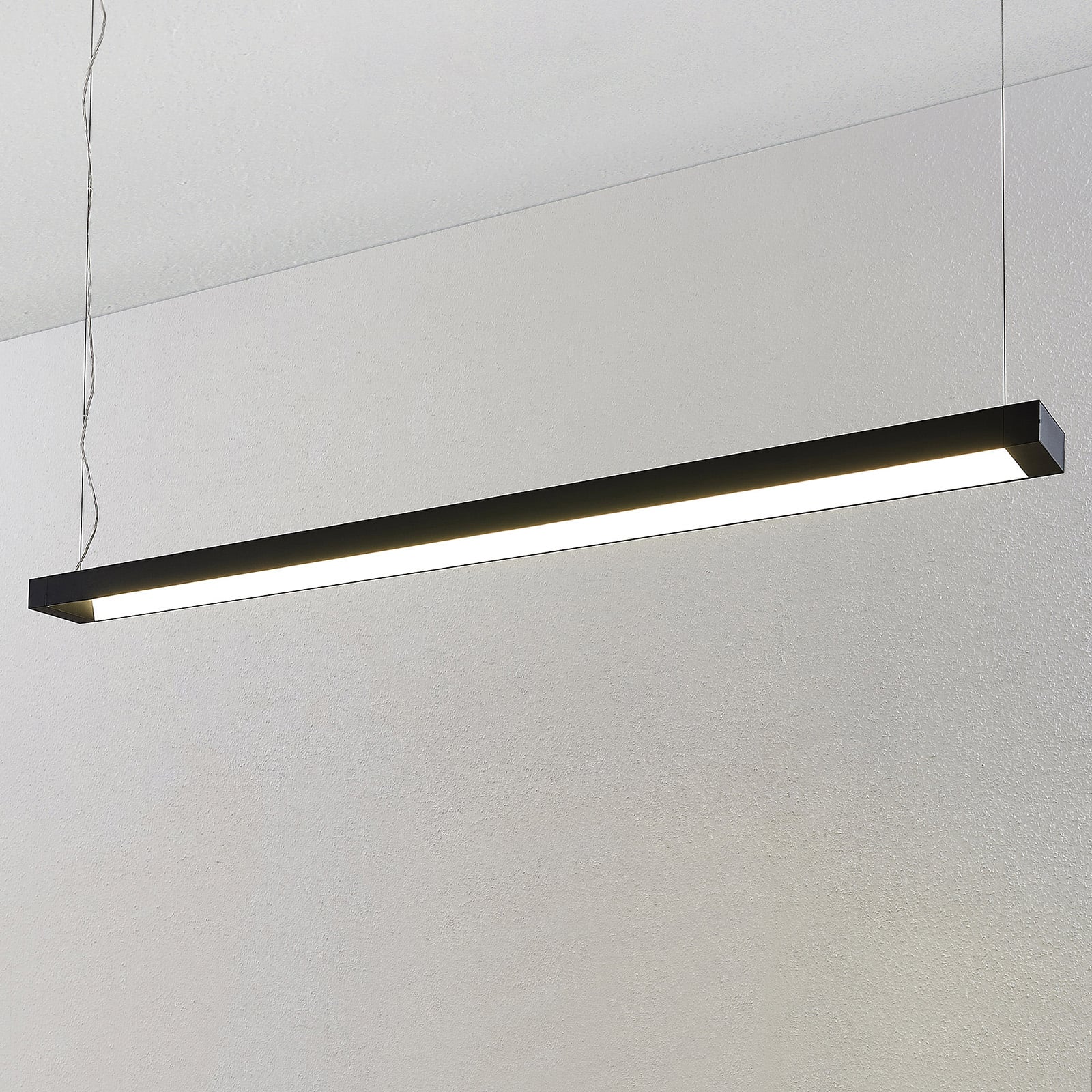 LED pendellampe Cuna svart aluminium detalj