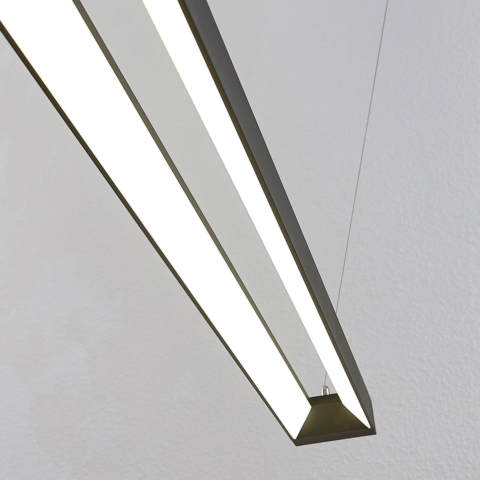 LED pendellampe Cuna svart aluminium lysdetalj