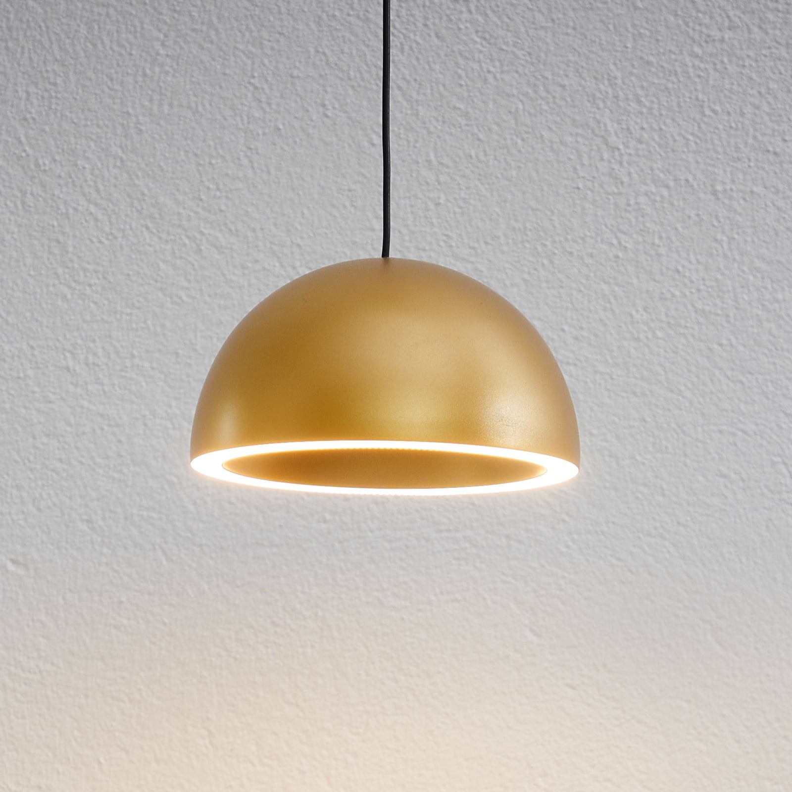 LED pendellampe Curve dimbar gullfarget aluminium Ø14 cm forfra