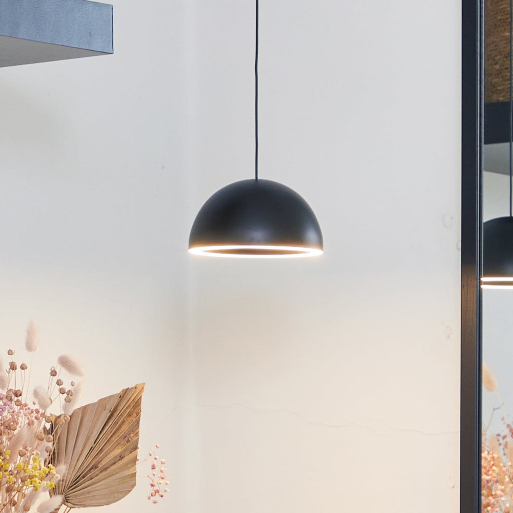 LED pendellampe Curve svart aluminium Ø14 cm forfra