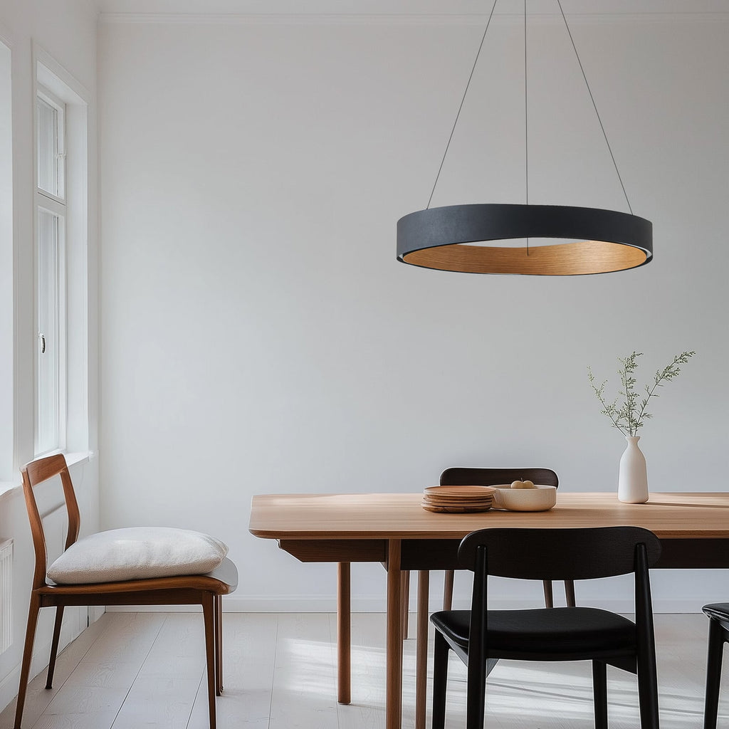 LED pendellampe Daelor svart/tre CCT dimbar Ø70 cm detalj