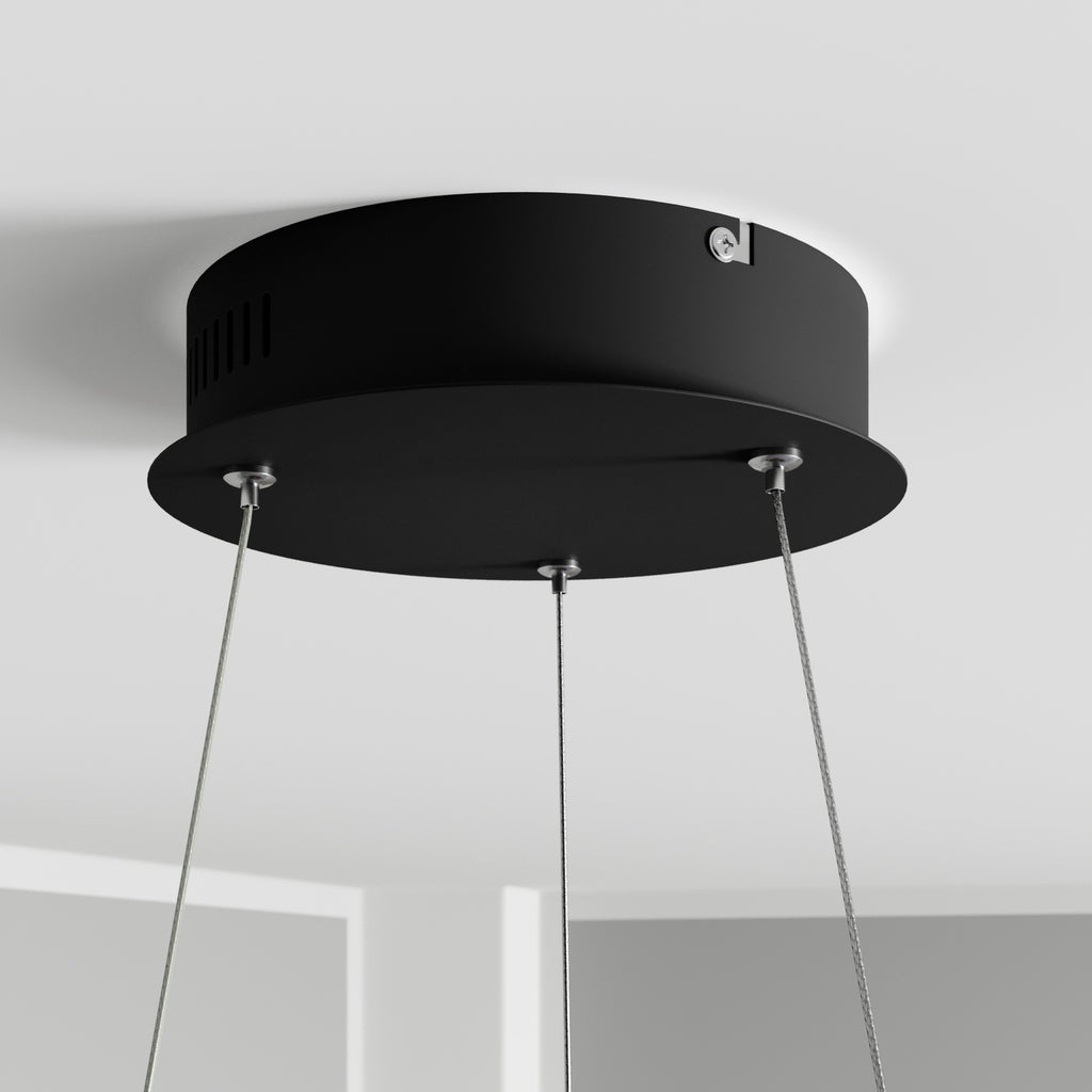 LED pendellampe Davian messingfarget montert i rom