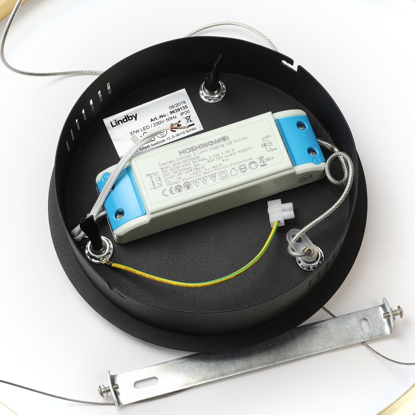LED pendellampe Davian messingfarget oppheng