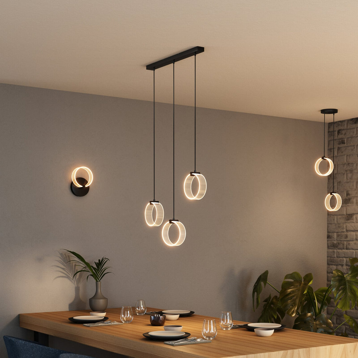 LED pendellampe Decor Circle 3-lys svart CCT OSRAM montert i rom